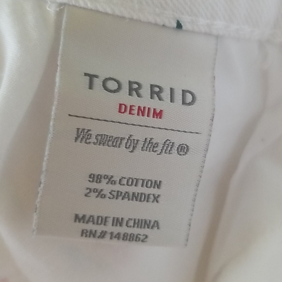 Torrid Retro Chic Rockabilly Pinup strawberry cherry NWT plus shorts size 20 - Picture 7 of 10